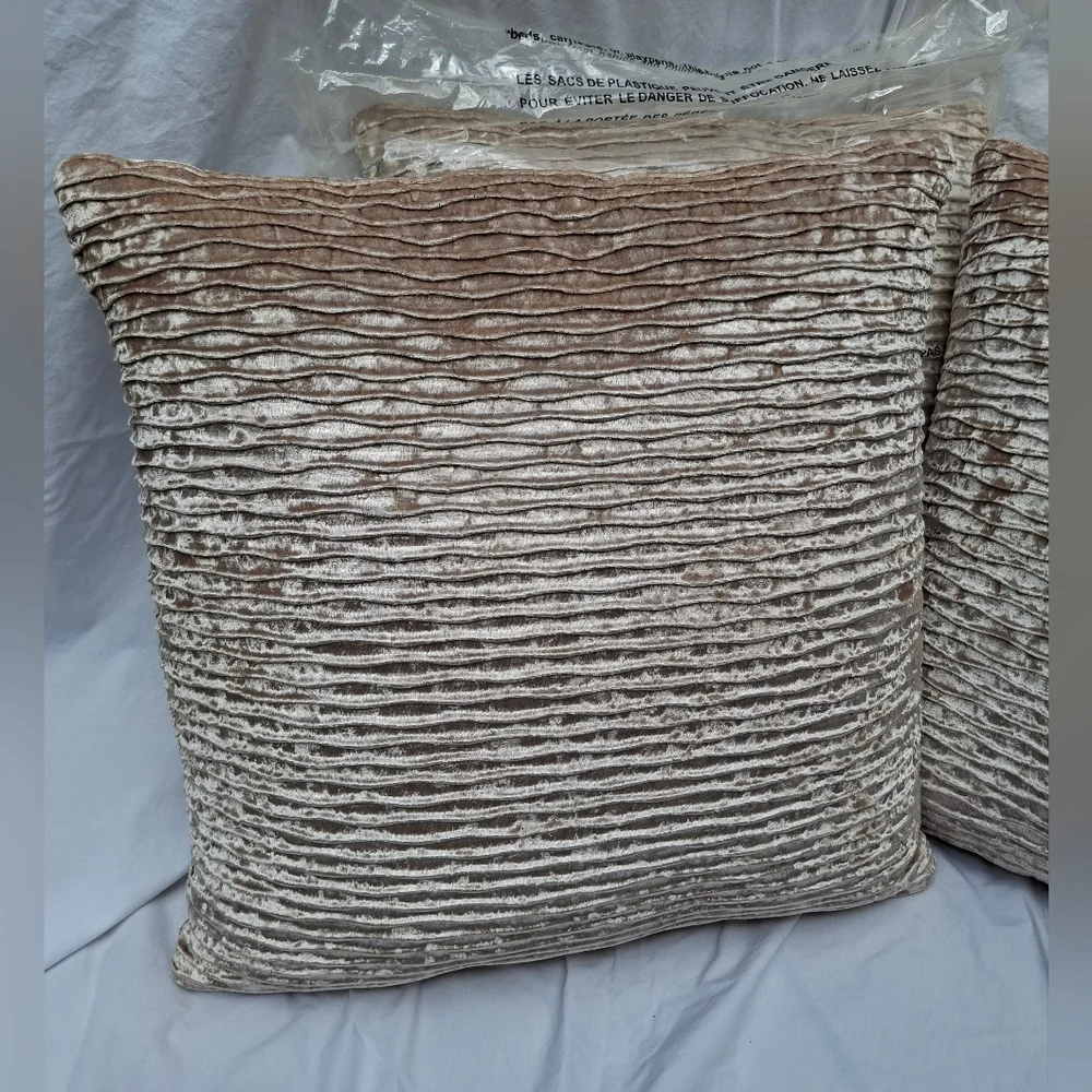 Vintage Pier 1 Ripple Velvet Ivory Set Of 5 Accent Pillows Throw Pillows